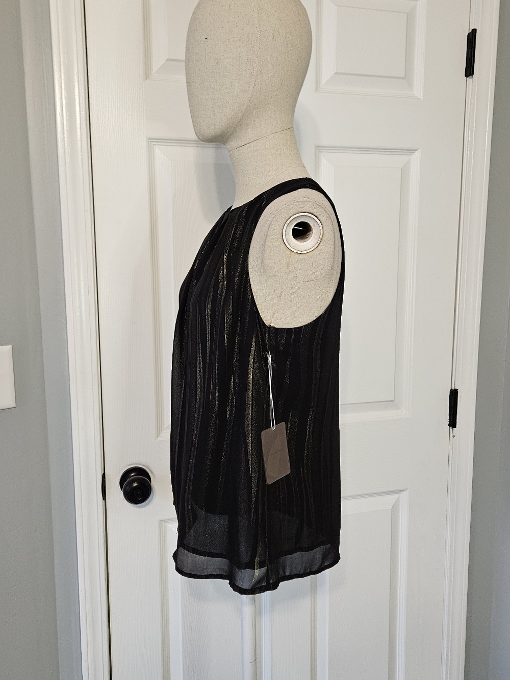NWT Forever 21 Black Sleeveless Camisole with Gold Metallic Stripes - Picture 2 of 5